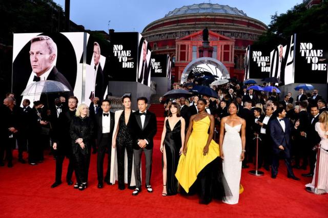 Ana de Armas conquista la alfombra roja de los Globos de Oro 2023