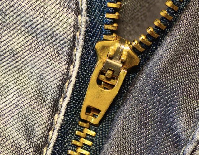 Should You Wash Clothes With The Zipper Up or Down?