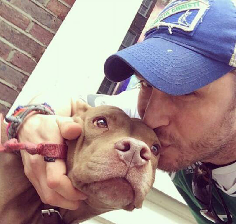 <p>In case there was any doubt, Hardy made his position on dogs clear in another with Vulture from September 2015: “I love dogs. Like, A LOT. They’re <a rel="nofollow noopener" href="http://www.vulture.com/2014/09/tom-hardy-drop-dog-michael-roskam-tiff.html" target="_blank" data-ylk="slk:my favorite animal;elm:context_link;itc:0;sec:content-canvas" class="link ">my favorite animal</a>. Ever.” End of story. (Photo: <a rel="nofollow noopener" href="https://www.facebook.com/TomHardyUK/photos/a.643638628980503.1073741829.555896884421345/784461734898191/?type=3&theater" target="_blank" data-ylk="slk:Tom Hardy via Facebook;elm:context_link;itc:0;sec:content-canvas" class="link ">Tom Hardy via Facebook</a>)<br><br></p>