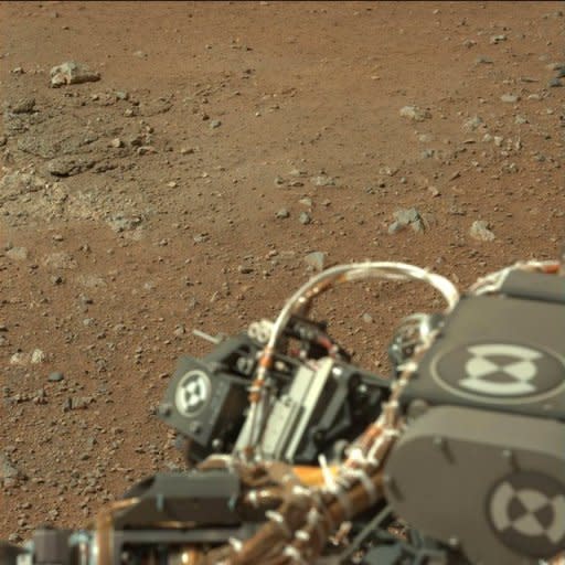 Vista de la tierra de Marte desde el robot Curiosity, el 9 de agosto de 2012