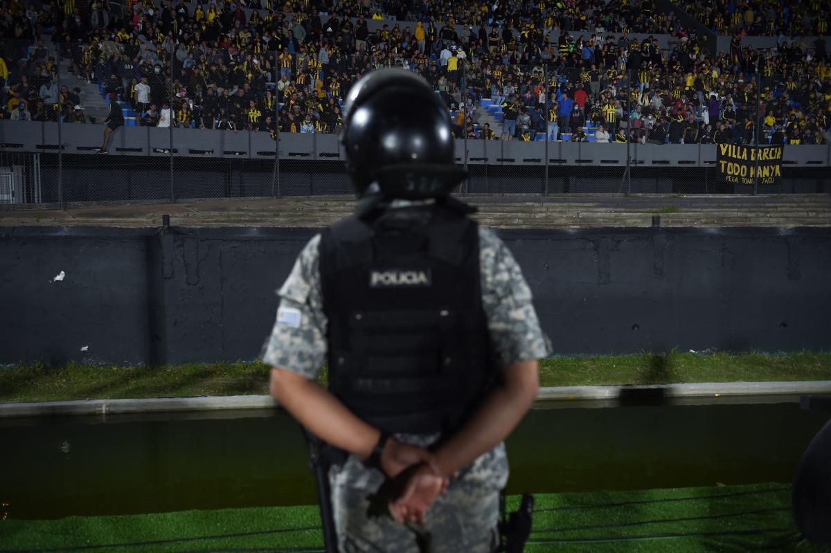 El fútbol uruguayo se suspendió por amenazas a los árbitros