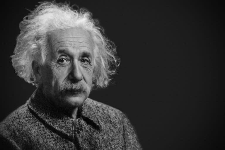 Albert Einstein:  “El interés compuesto es la octava maravilla del mundo... Aquel que lo entiende, gana dinero; aquel que no, lo paga”