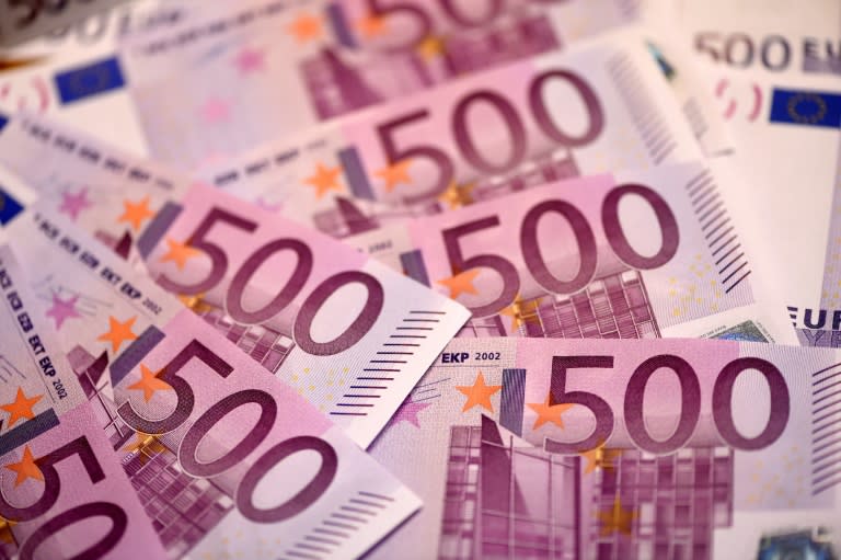 Tax authorities became suspicious of the couple after they withdrew more than 300,000 euros in cash from Dutch banks using credit cards linked to foreign bank accounts, the FIOD said