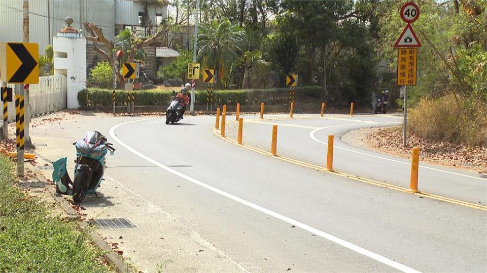 路面上有「油漬」！　重機騎士行經失控打滑慘摔遭車撞