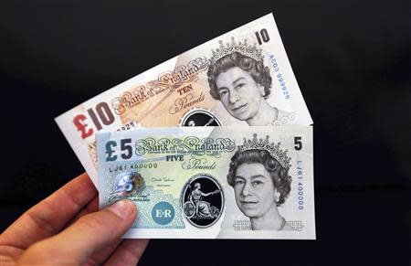 Sample polymer five and ten GB pound banknotes are displayed at the Bank of England in London September 10, 2013. REUTERS/Chris Ratcliffe/pool