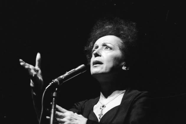 Edith Piaf (1915-1963), French singer. Paris, Olym - Credit: Roger Viollet/Getty Images