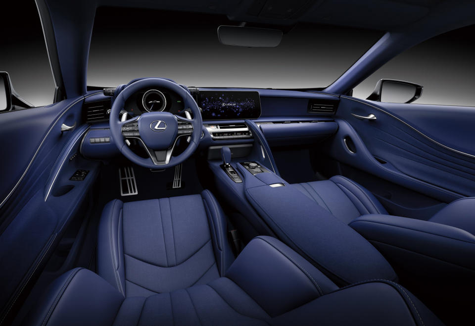 Lexus LC Limited Edition搭配專屬星靛藍內裝色，馳騁在路上必定搶眼奪目。