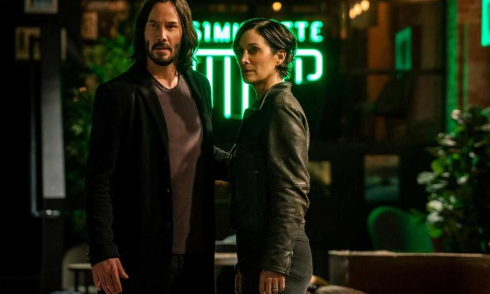 Keanu Reeves and Carrie-Anne Moss in The Matrix Resurrections