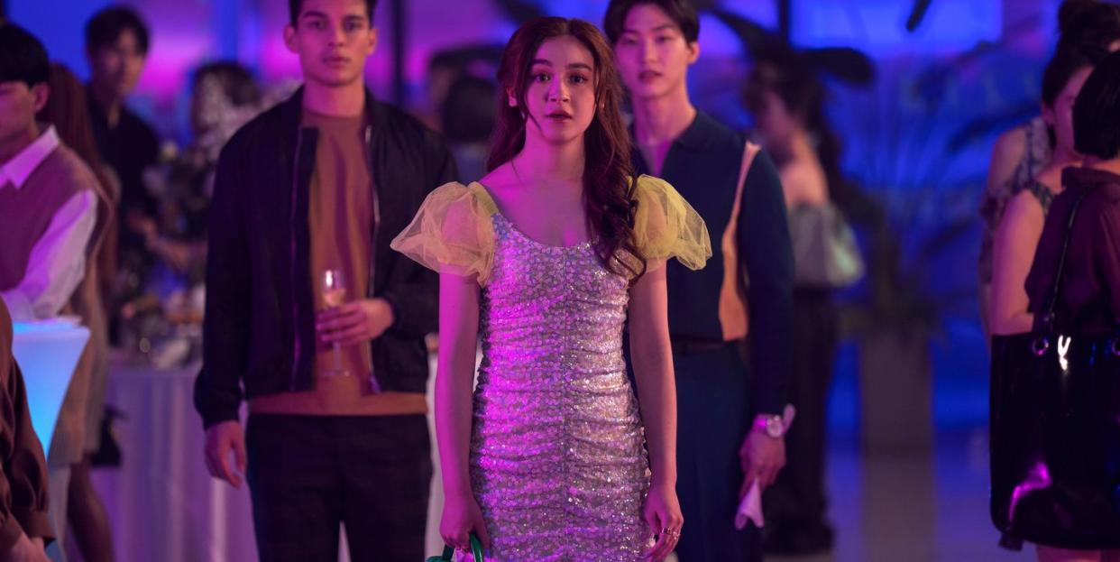 xo, kitty l to r anthony keyvan as q, anna cathcart as kitty song covey, sang heon lee as min ho in episode 101 of xo, kitty cr park young solnetflix © 2023