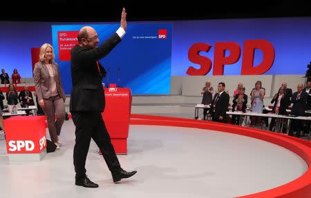 German Chancellor candidate Martin Schulz of the Social Democratic party (SPD) waves as he arrives at the party convention in Dortmund, Germany, June 25, 2017. REUTERS/Wolfgang Rattay