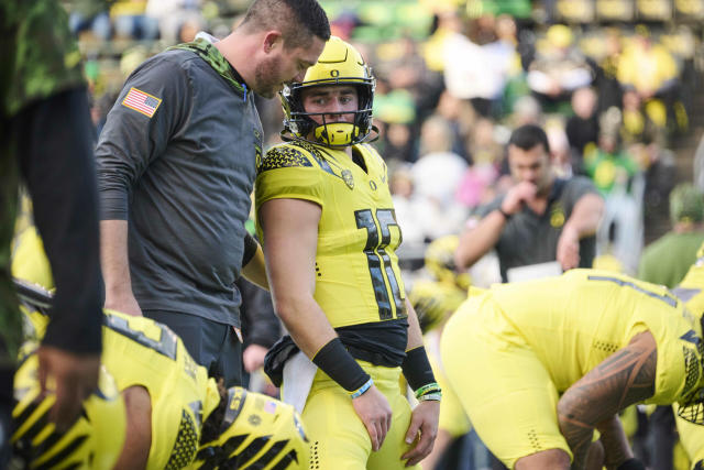 QB Bo Nix announces his return to Oregon next season