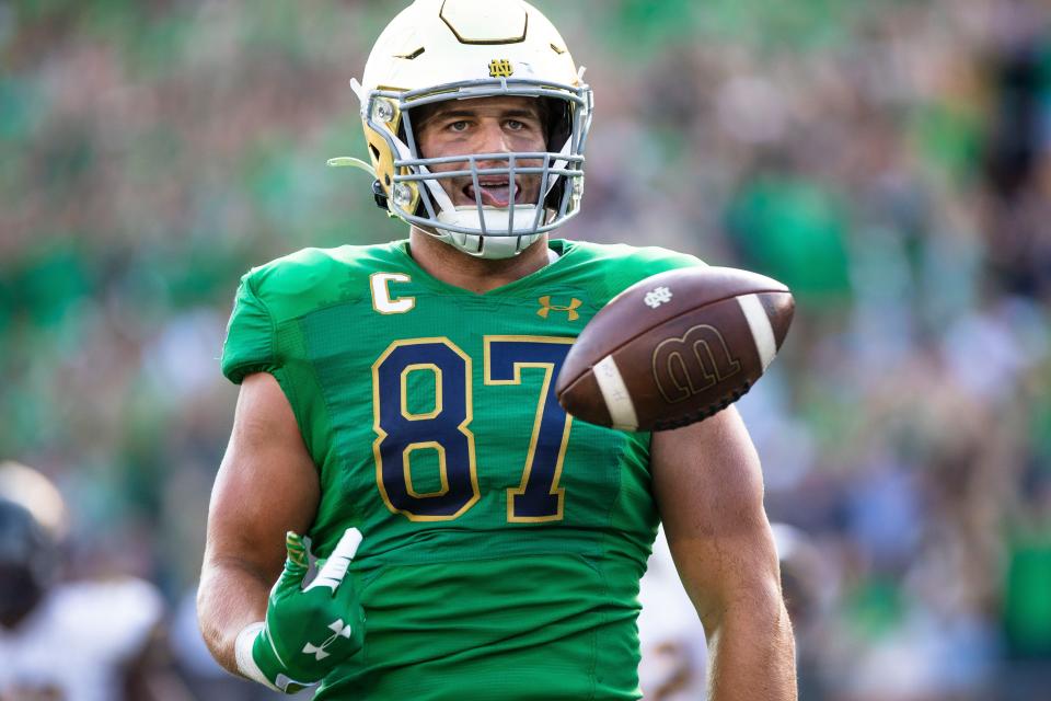 Notre Dame tight end Michael Mayer (87) celebrates a touchdown during the Notre Dame vs. California NCAA football game Saturday, Sept. 17, 2022 at Notre Dame Stadium in South Bend.