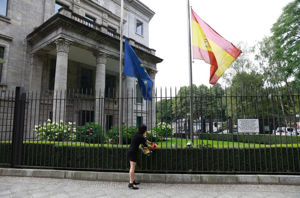 The Spanish and the European flag fly at half mast in Berlin.