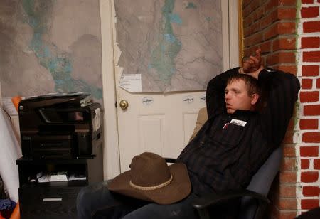 Ryan Bundy sits in an office at the Malheur National Wildlife Refuge near Burns, Oregon January 6, 2016. REUTERS/Jim Urquhart