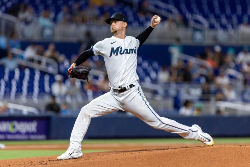 El abridor de los Marlins Braxton Garrett lanza en el primer inning del partido ante los Mets de Nueva York, celebrado el 19 de septiembre de 2023 en Miami.