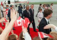 Nelson Mandela walks with Prime Minister Brian Mulroney on his arrival in Ottawa, on June 17, 1990 for a three-day visit to Canada. THE CANADIAN PRESS/Chuck Mitchell