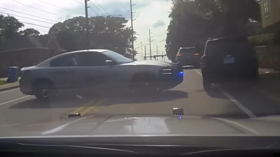 Crappy Jeep Slips Several Police PITs