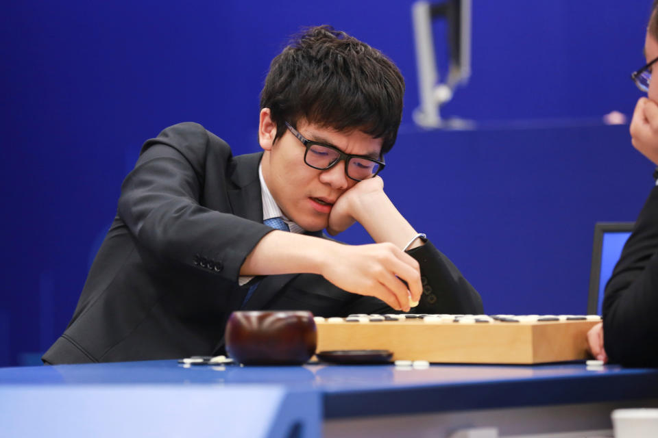 Chinese Go player Ke Jie competes against Google's artificial intelligence program AlphaGo during their second match at the Future of Go Summit in Wuzhen, Zhejiang province, China May 25, 2017. REUTERS/Stringer ATTENTION EDITORS - THIS IMAGE WAS PROVIDED BY A THIRD PARTY. EDITORIAL USE ONLY. CHINA OUT. - RC1998B20600