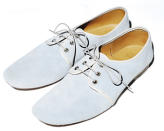 Canvas shoes（$1,620）