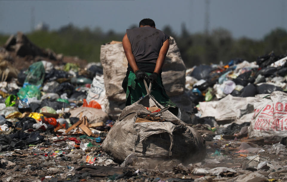 <p>Varios programas gubernamentales de asistencia social evitaron que los niveles de pobreza aumentaran más, pero mucha gente comienza a pedir más gasto social para tratar de frenar esta crisis. (Foto: Agustin Marcarian / Reuters).</p> 