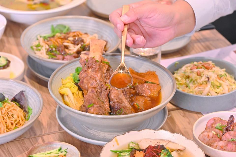 台中｜麵廊川味牛肉麵/川菜餐廳