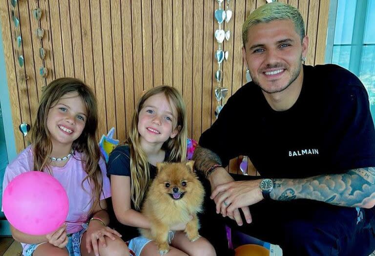 Mauro Icardi compartió con sus seguidores cómo fue el viaje en un avión de lujo con sus hijas (Foto: Instagram @mauroicardi)