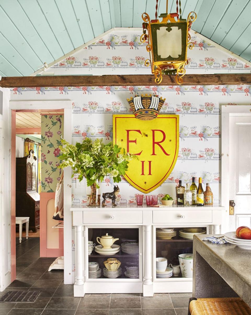 vintage-style kitchen wallpaper