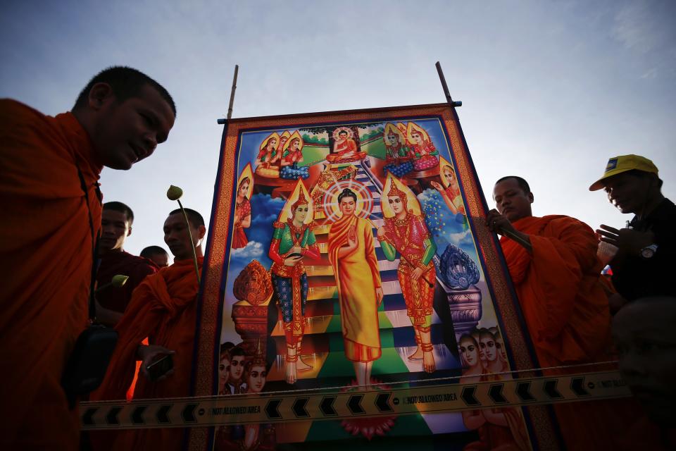 Buddhist monks who support the Cambodia National Rescue Party (CNRP) bring a religious image to a rally in Phnom Penh September 7, 2013. Thousands of supporters of Cambodia's defiant opposition rallied on Saturday to demand an independent probe into July elections they say were rigged to prolong the rule of a prime minister now facing his biggest political challenge in two decades. (REUTERS/Damir Sagolj)