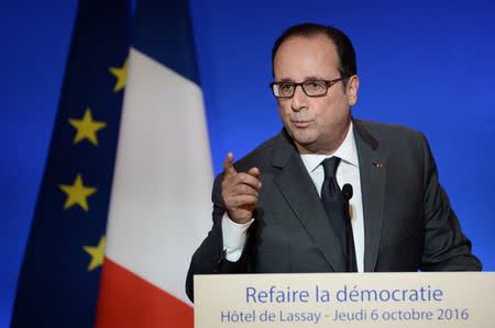 French President Francois Hollande delivers his speech during a symposium on re-founding democracy (Refaire la democratie) at the Hotel de Lassay, the residence of the National Assembly speaker, in Paris, France, October 6, 2016. REUTERS/Stephane De Sakutin/Pool