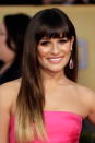 <i>El desgaste de puntas de Lea Michele.</i> El barrido de un tono oscuro a uno claro hacia las puntas del cabello estuvo muy <i>in</i> en 2011… Hoy se sigue llevando pero está en retirada. Sin embargo, si te gusta esta tendencia, evita un contraste tan grande con tu cabello natural, como en el caso de Lea. Comienza con el barrido desde más arriba, para que tu look se vea más natural. Así, tu chico ni siquiera se dará cuenta que te teñiste, y tu melena lucirá como decolorada por el sol y el mar.