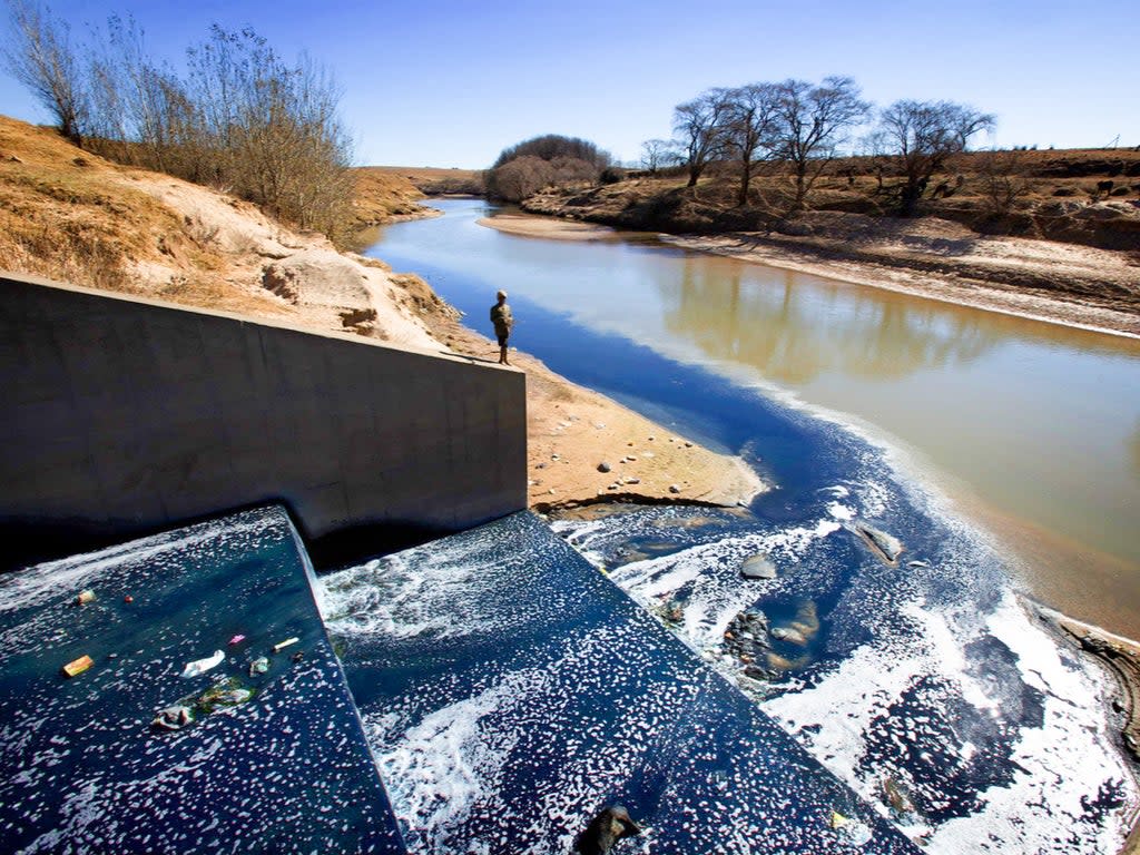 Effluent from Maseru's garment factories - in particular dyes for jeans - flow into the Caledon (Mahokare) River in Lesotho, South Africa  (Robin Hammond/Panos)