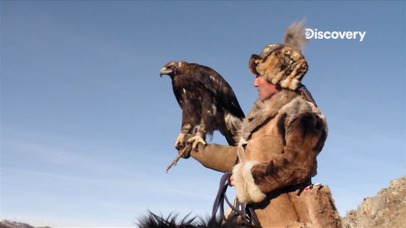 追捕喬埃的蒙古戰士卻發動秘密武器-獵鷹來追蹤他的行跡。（圖／Discovery頻道提供）