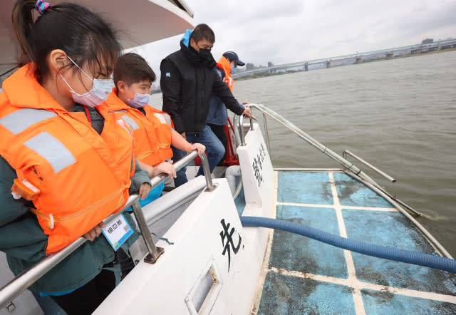 了解曝氣可以增加溶氧量的原理。   圖：新北市環保局提供