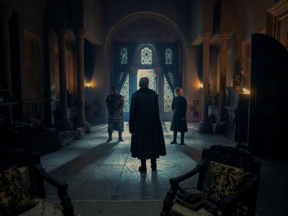 Fabien Frankel, Rhys Ifans, Tom Glynn-Carney in House of the Dragon Season 2, Episode 2