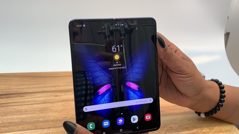 The Galaxy Fold's divider isn't always hidden.