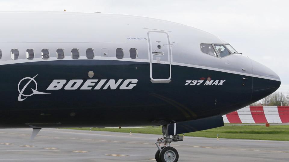 Ein Flugzeug vom Typ Boeing 737 Max. Der US-Luftfahrtkonzern rechnet mit einem monatelangen Flugverbot für den Krisenjet.