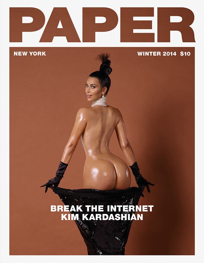 Eine darf natürlich nicht fehlen: Kim Kardashian. Auch sie präsentierte bereits ihren nackten Körper, unter anderem für die Winterausgabe 2014 des “Paper”-Magazins. Allerdings erntete sie dafür einen riesigen Shitstorm, nachdem die Originalbilder an die Öffentlichkeit gelangt sind und gezeigt haben, wie sehr die Fotos nachträglich bearbeitet worden sind. (Bild-Copyright: Facebook/papermag)