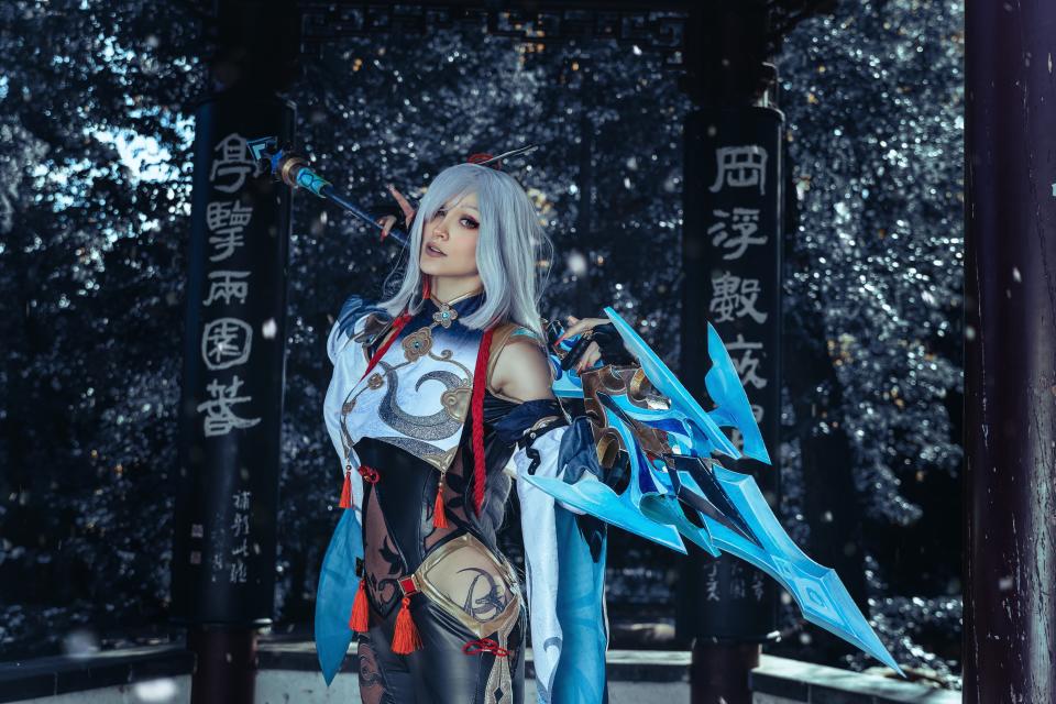 OnlyFans cosplay creator Liensue cosplaying the character of Shenhe from the videogame Genshin Impact.