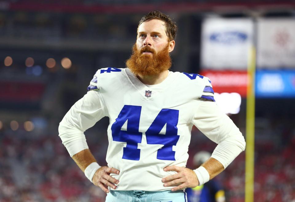 Dallas Cowboys long snapper Jake McQuaide (44) in the first half against the Arizona Cardinals at State Farm Stadium on Aug. 13, 2021.