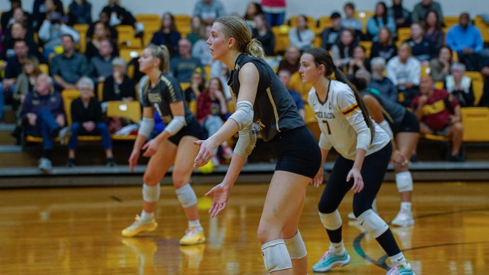 Roger Bacon senior Kelsey Niesen (1) was named to the OHSVCA Division II all-state first team.