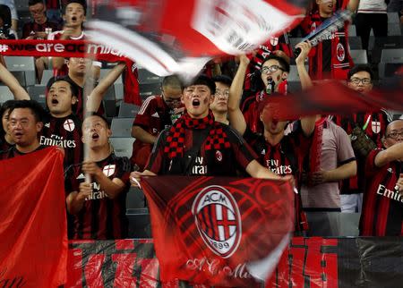 Chinese fans of AC Milan sing before their team's International Champions Cup friendly match against Inter Milan in Shenzhen, China July 25, 2015. REUTERS/Bobby Yip/File Photo