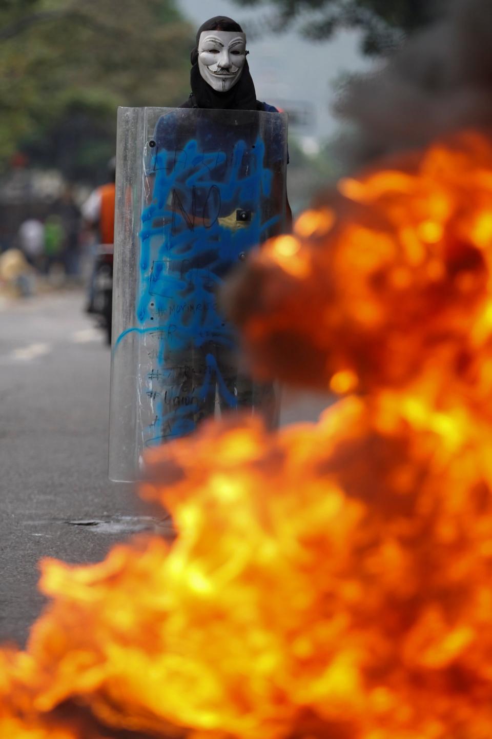 Anonymous se enfrenta a la policía