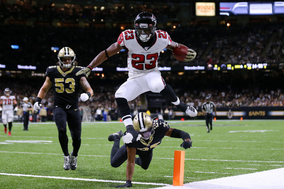 NEW ORLEANS, LOUISIANA - NOVEMBER 10: Brian Hill #23 of the Atlanta Falcons scores a touchdown as Eli Apple #25 of the New Orleans Saints and A.J. Klein #53 defends during the second half of a game at the Mercedes Benz Superdome on November 10, 2019 in New Orleans, Louisiana. (Photo by Jonathan Bachman/Getty Images)