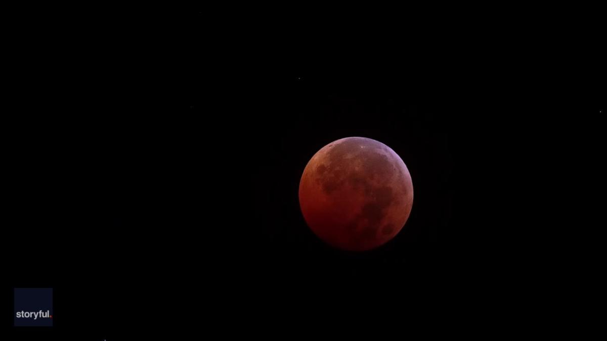 Moon Glows BloodRed in Colorado Sky Amid Total Lunar Eclipse