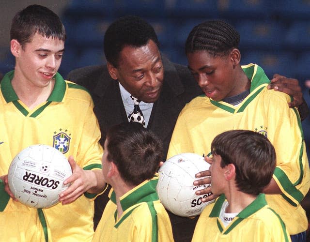 Pele/fans at Chelsea