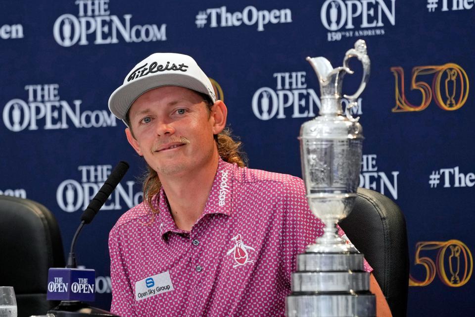 17 de julio de 2022;  San Andrés, SCT;  Cameron Smith habla con los medios de comunicación durante una conferencia de prensa después de ganar el 150º torneo de golf Open Championship en St. Andrews Old Course.  Crédito obligatorio: Michael Madrid-USA TODAY Sports