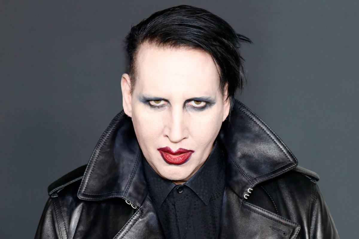 Marilyn Manson fined for blowing nose on concert camerawoman - BBC News