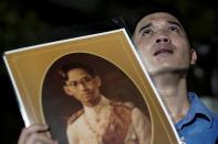 A man cries before an announcement that Thailand's King Bhumibol Adulyadej has died, at the Siriraj hospital in Bangkok, Thailand, October 13, 2016. REUTERS/Athit Perawongmetha