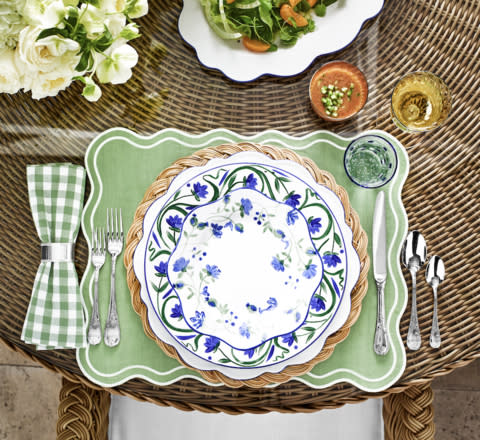 AERIN for Williams Sonoma - Green placemats and napkins, blue tableware (Photo: Williams Sonoma)