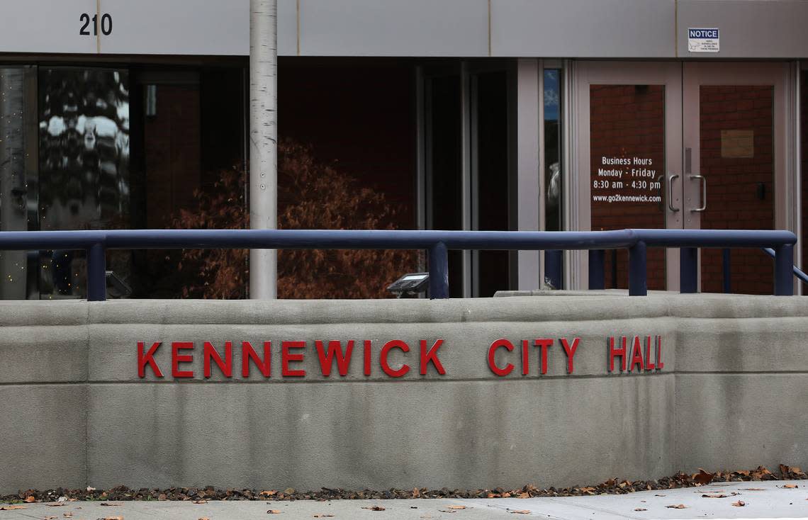 Kennewick City Hall at 210 W. Sixth Ave. in downtown Kennewick. Bob Brawdy/bbrawdy@tricityherald.com